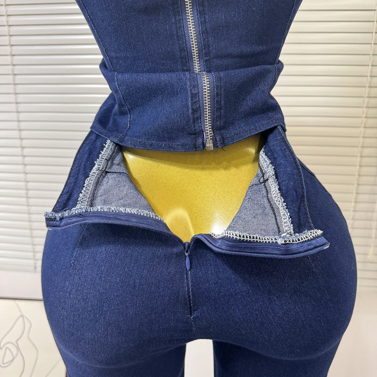 Woman Denim 2Pcs Set Sleeveless Metal Buckle Denim Top with Wide Leg Jeans Pant